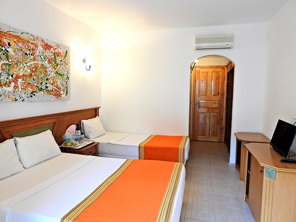 Tiana Beach Resort Ekonomik Oda