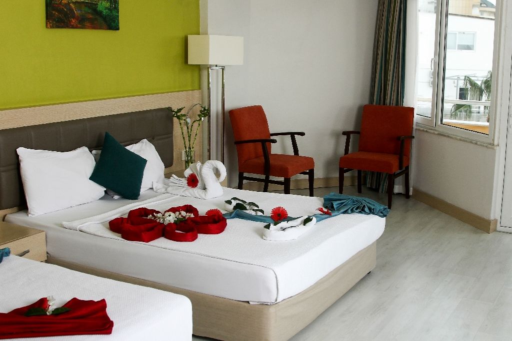 Club Hotel Karaburun Standart Bahçe Manzaralı
